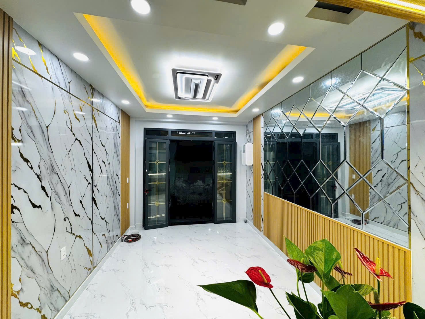 bán nhà mới 3 tần tại đường hoàng diệu, Q4 TP. HCM