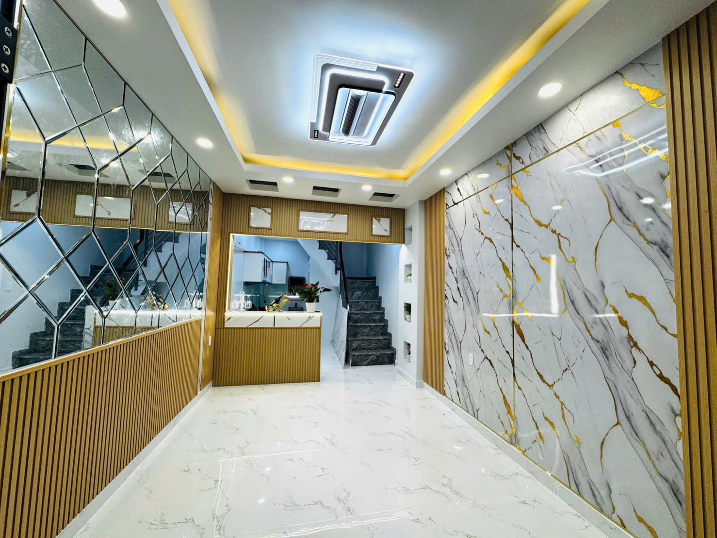 bán nhà mới 3 tần tại đường hoàng diệu, Q4 TP. HCM