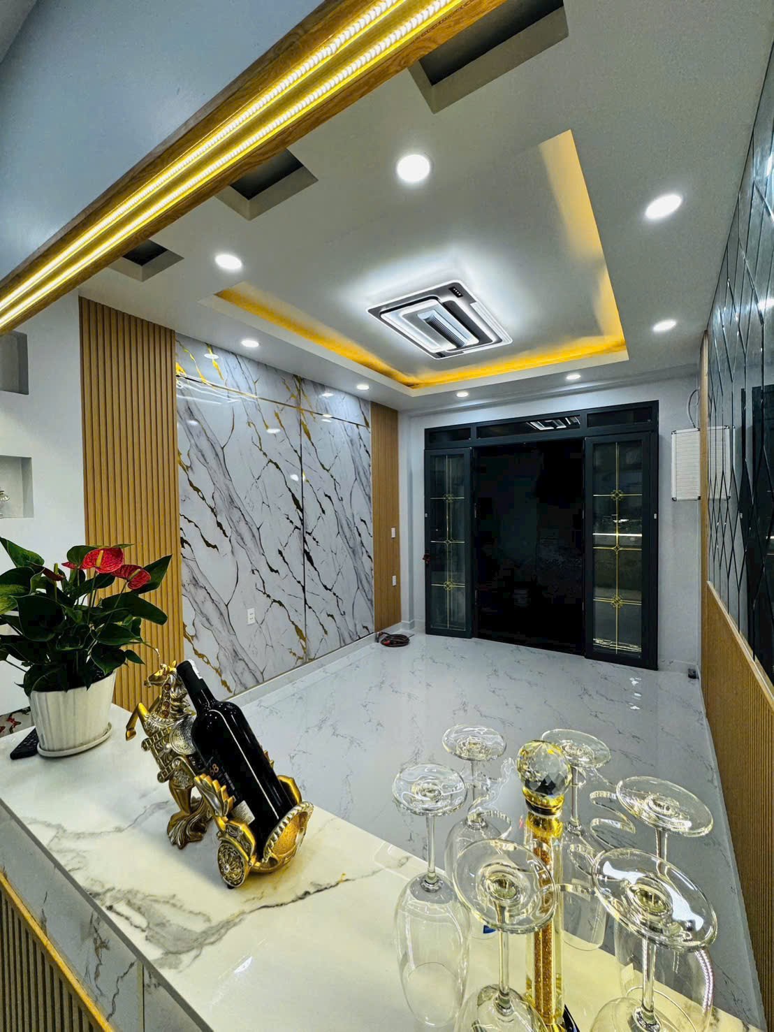 bán nhà mới 3 tần tại đường hoàng diệu, Q4 TP. HCM