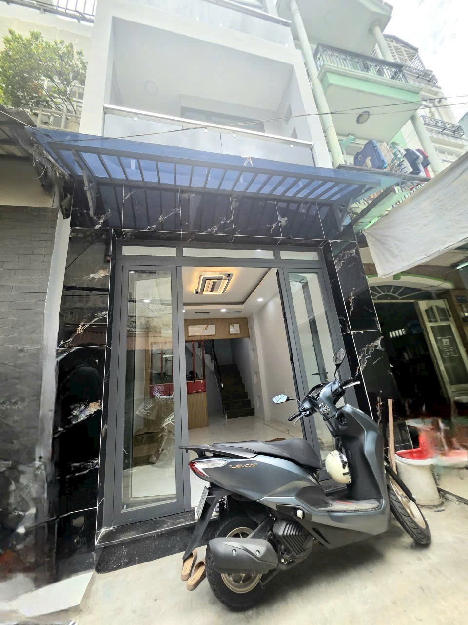 bán nhà mới 3 tần tại đường hoàng diệu, Q4 TP. HCM