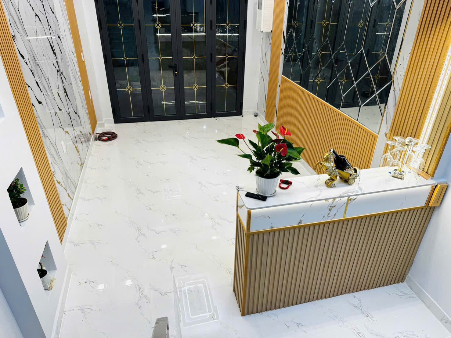 bán nhà mới 3 tần tại đường hoàng diệu, Q4 TP. HCM