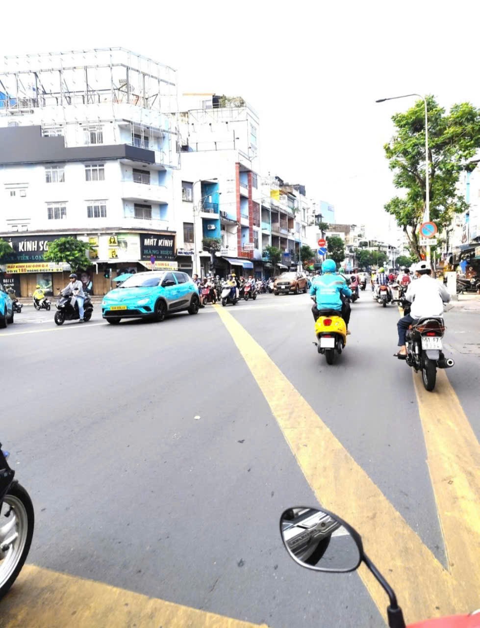 bán nhà mới 3 tần tại đường hoàng diệu, Q4 TP. HCM