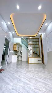 nhà mới, dọn vào ở ngay. Đường Đoàn văn bơ, phường 14, quận 4.