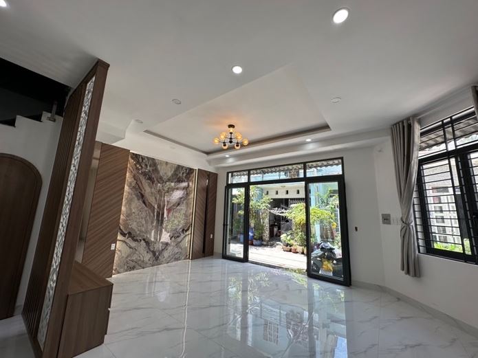 BÌNH TÂN - LÔ GÓC HAI MẶT TIỀN - KẾT CẤU 4 TẦNG BTCT - HẺM XE HƠI ĐỖ CỬA - NHÀ MỚI VÀO Ở NGAY -