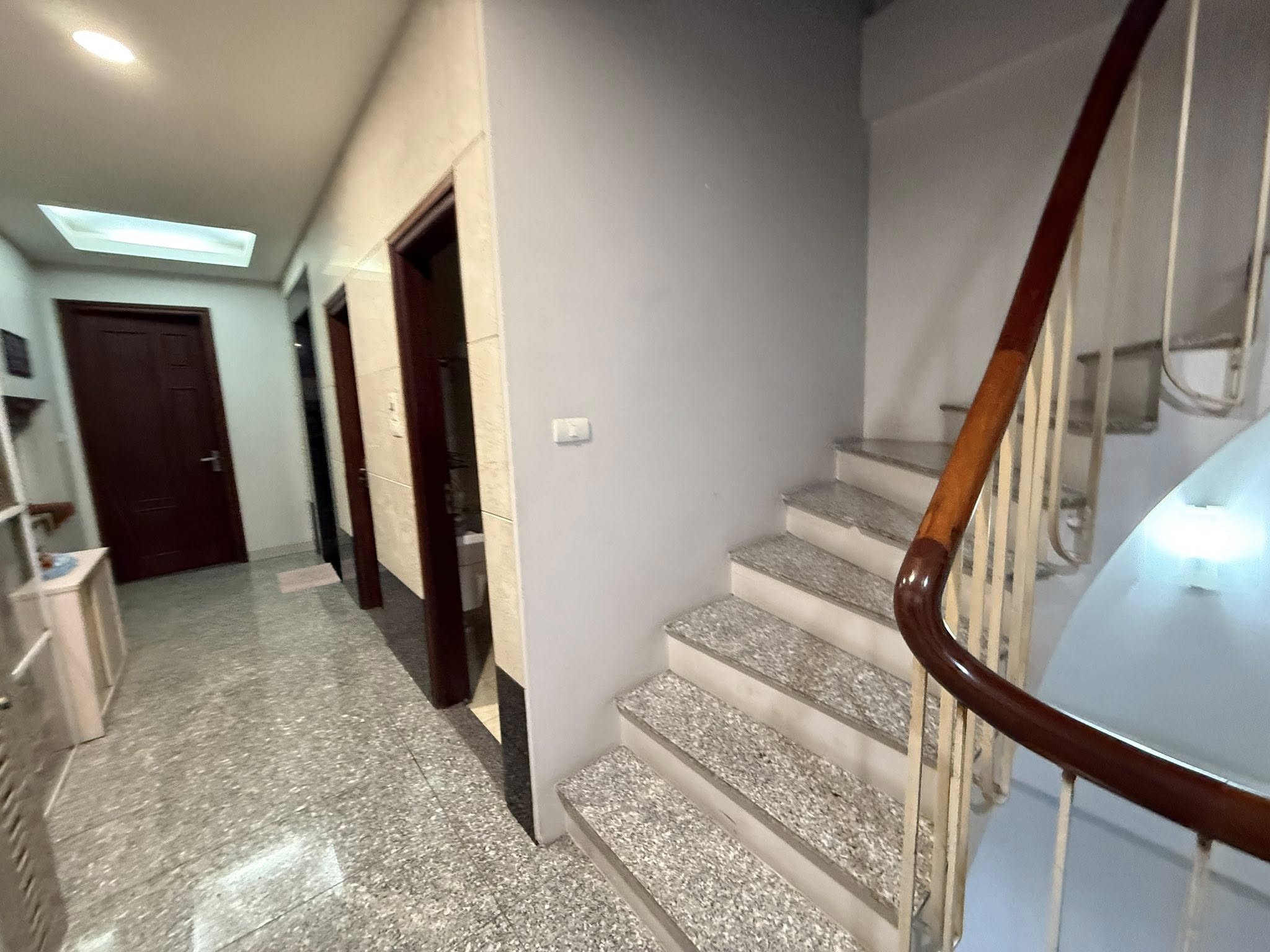 HÀNG CỰC HIẾM MẶT PHỐ HOÀ MÃ - VỈ HÈ RỘNG – 9 TẦNG NỔI 1 TẦNG HẦM – 2 MẶT THOÁNG TRƯỚC SAU - ĐANG KINH DOANH NGÀY ĐÊM - THANG MÁY NHẬP NGOẠI.