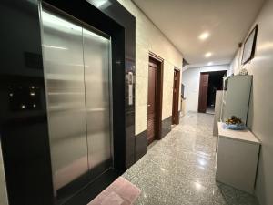 HÀNG CỰC HIẾM MẶT PHỐ HOÀ MÃ - VỈ HÈ RỘNG – 9 TẦNG NỔI 1 TẦNG HẦM – 2 MẶT THOÁNG TRƯỚC SAU - ĐANG KINH DOANH NGÀY ĐÊM - THANG MÁY NHẬP NGOẠI.