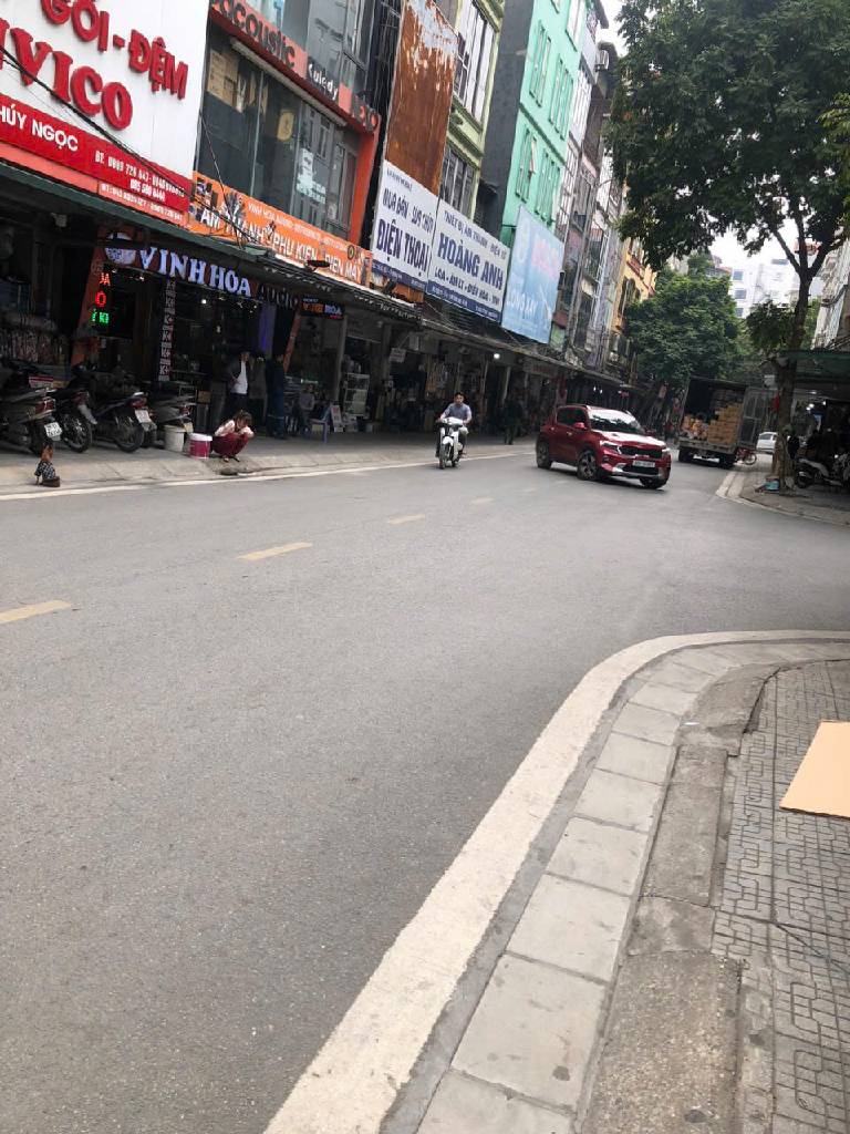 Cần bán nhà 12m2, 5 tầng  tổ 4 thị trấn đông anh kinh doanh sầm uất giá chỉ nhú 5 tỷ