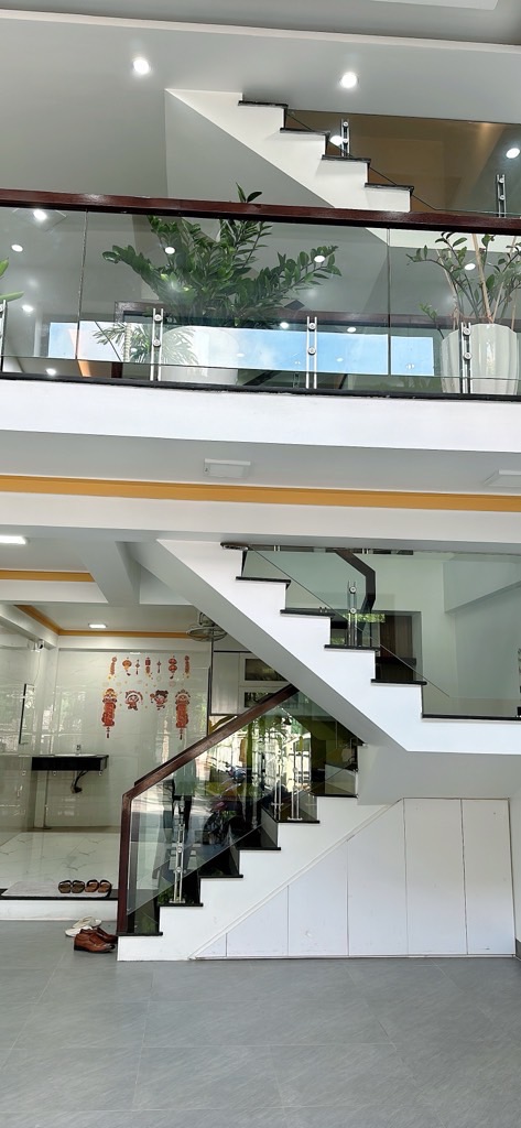 Bán gấp; chính chủ - Nam Hồng - ĐA , DT:50m2; 5 tầng, mặt tiền 4,5m , giá 7,8 tỷ