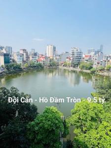 Bán nhà Đội Cấn, Ba Đình 50m2, 4 tầng, gần hồ Đầm Tròn, 20m ra ô tô, giá 9.5 tỷ. Lh 0829217877..