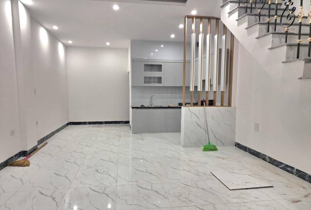 NHÀ TÂY HỒ CHÍNH CHỦ NHÀ ĐẸP VỊ TRÍ TRƯỜNG HỌC THUẬN TIỆN