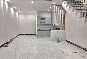 NHÀ TÂY HỒ CHÍNH CHỦ NHÀ ĐẸP VỊ TRÍ TRƯỜNG HỌC THUẬN TIỆN