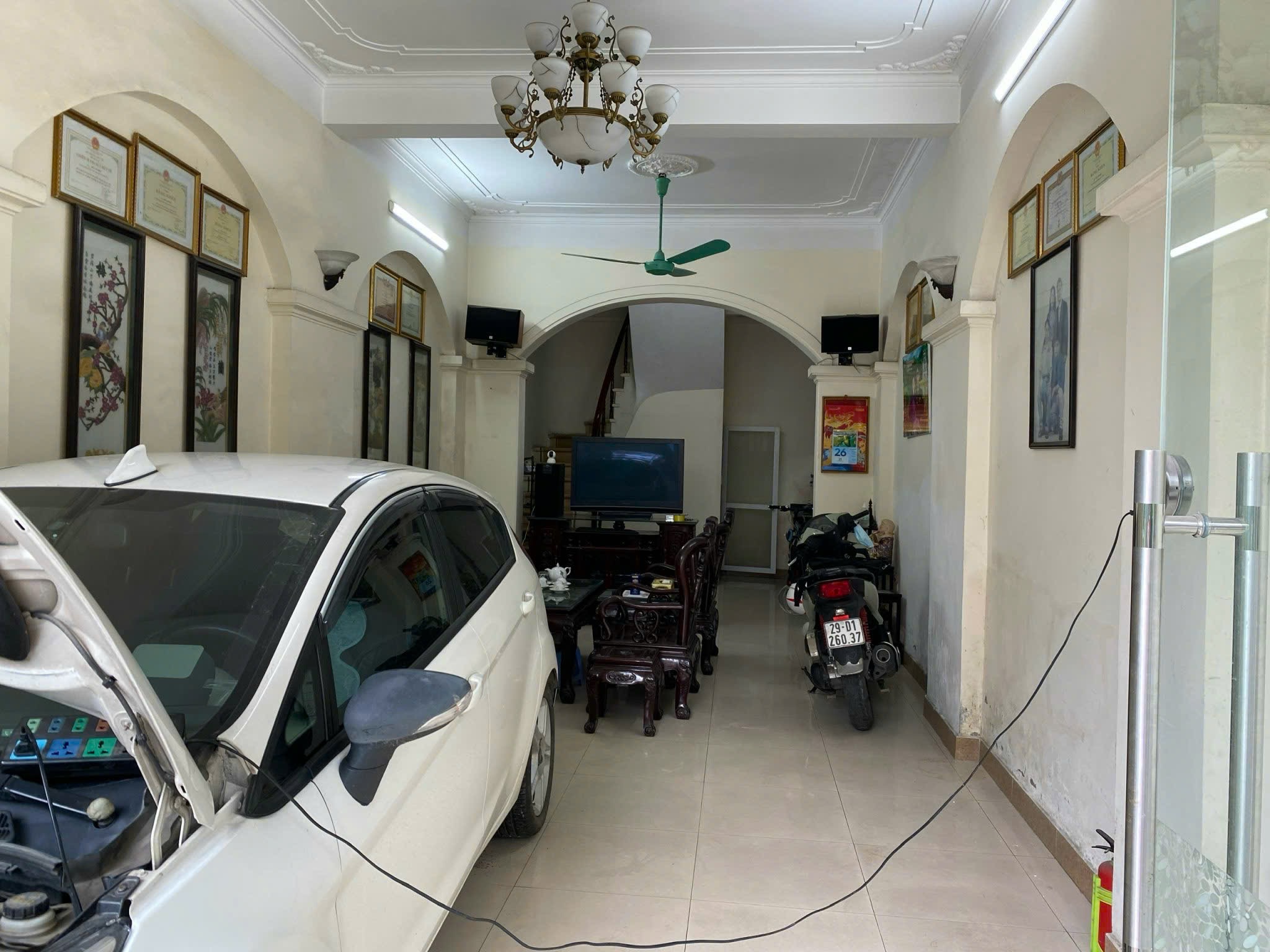 Nhà liền kề 5 tầng, trục chính, 2 ô tô vào thoải mái, xung quanh nhiều công ty, bãi xe, đại học Mở