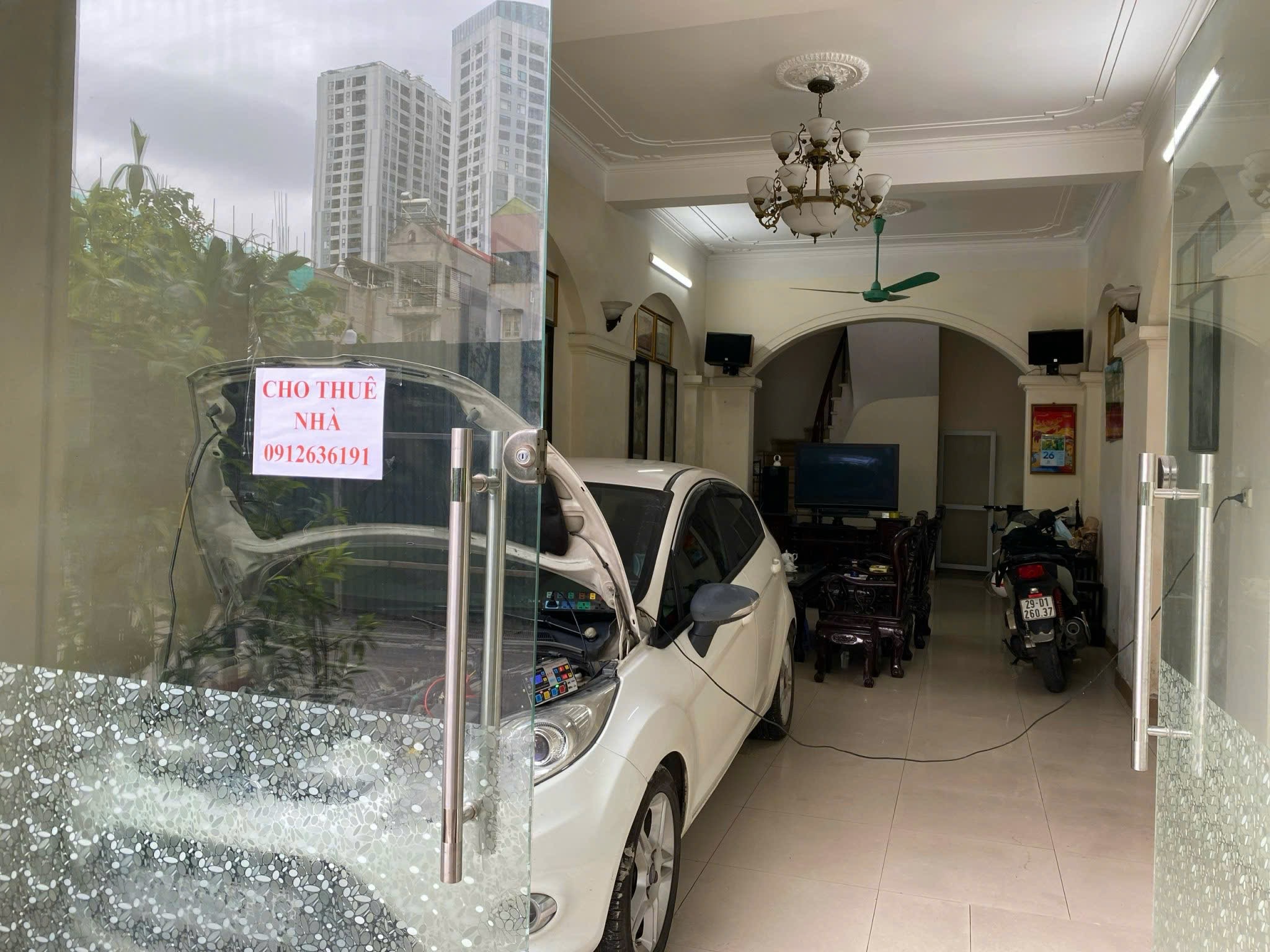 Nhà liền kề 5 tầng, trục chính, 2 ô tô vào thoải mái, xung quanh nhiều công ty, bãi xe, đại học Mở