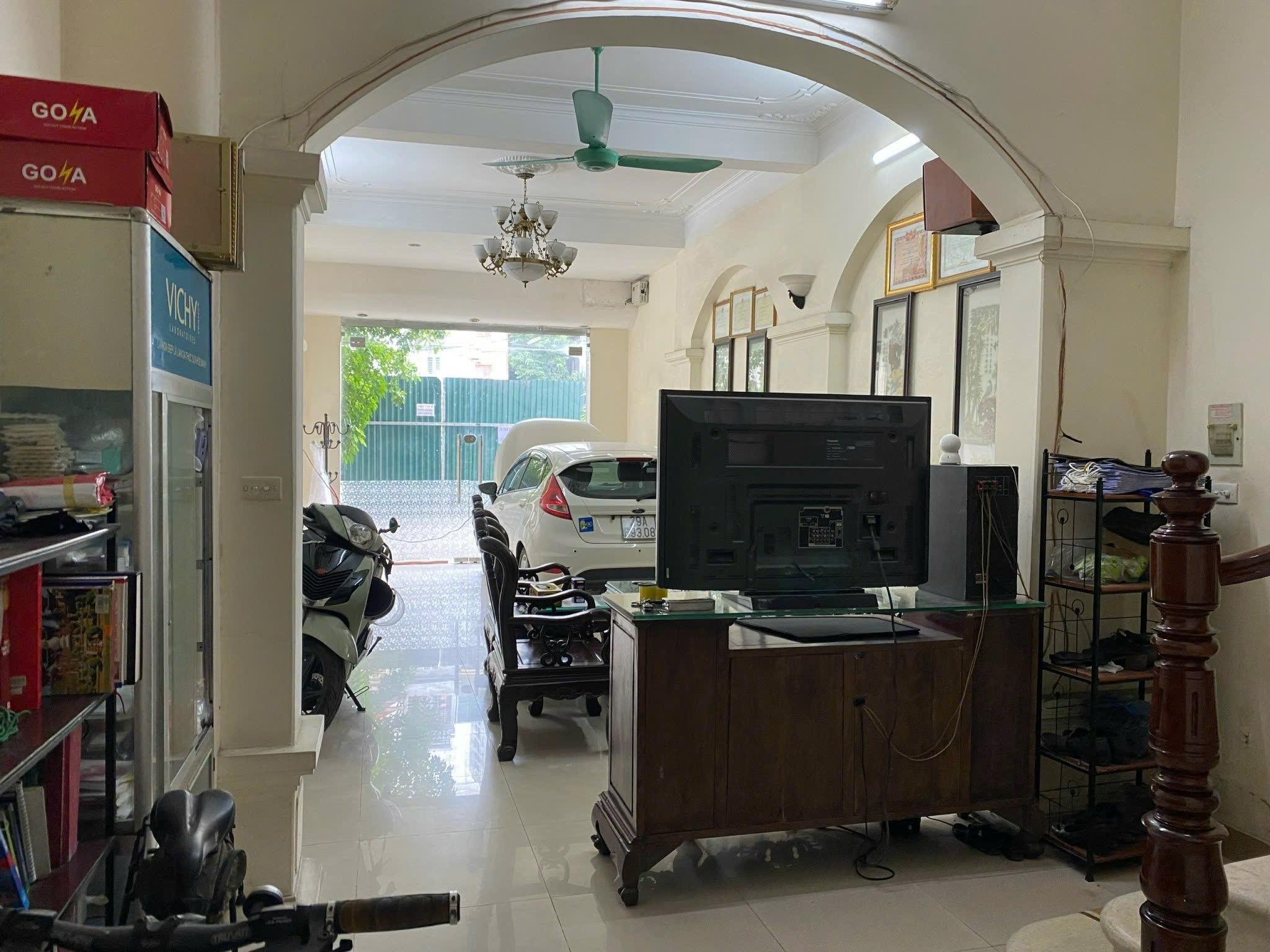 Nhà liền kề 5 tầng, trục chính, 2 ô tô vào thoải mái, xung quanh nhiều công ty, bãi xe, đại học Mở