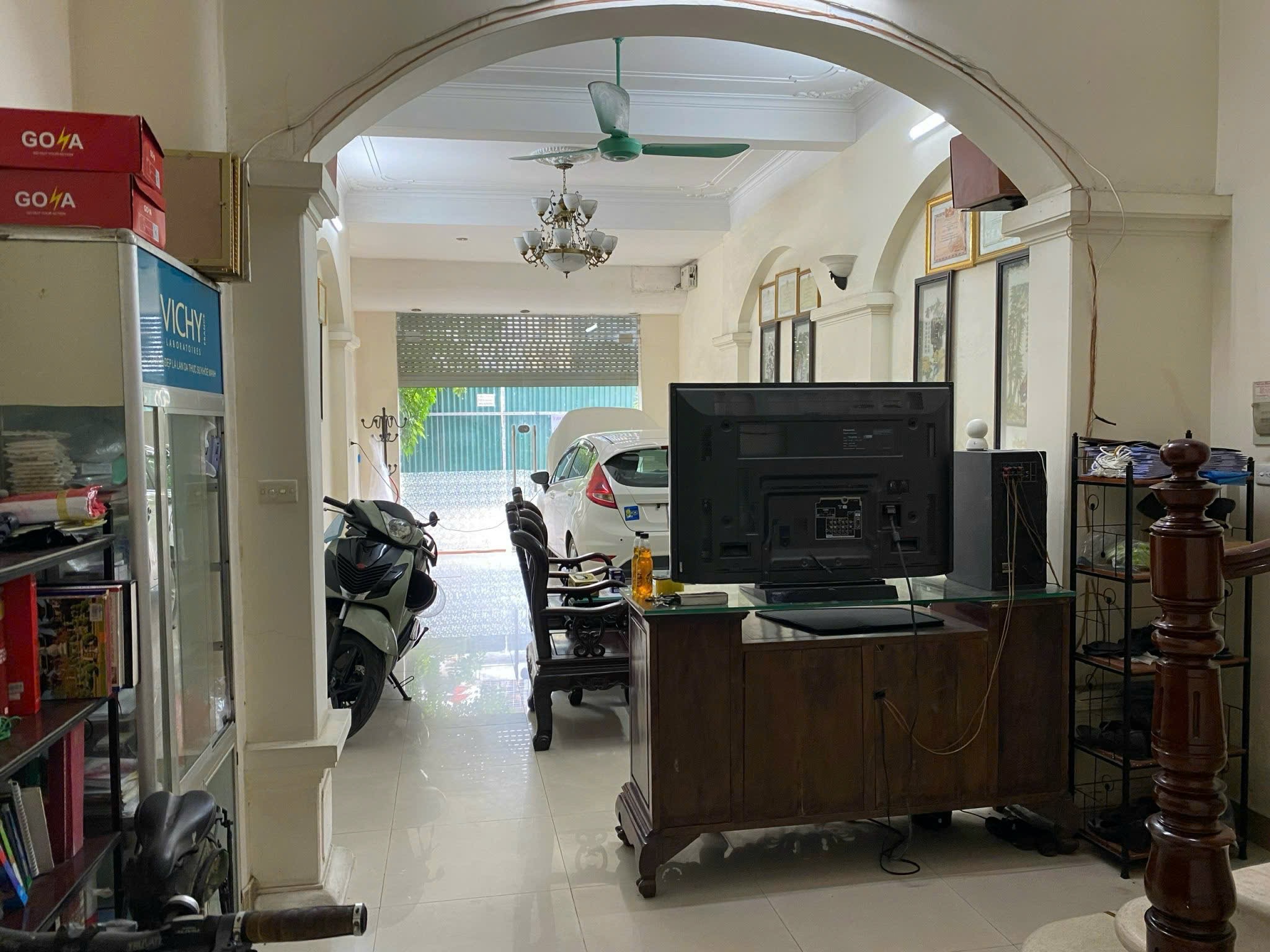 Nhà liền kề 5 tầng, trục chính, 2 ô tô vào thoải mái, xung quanh nhiều công ty, bãi xe, đại học Mở