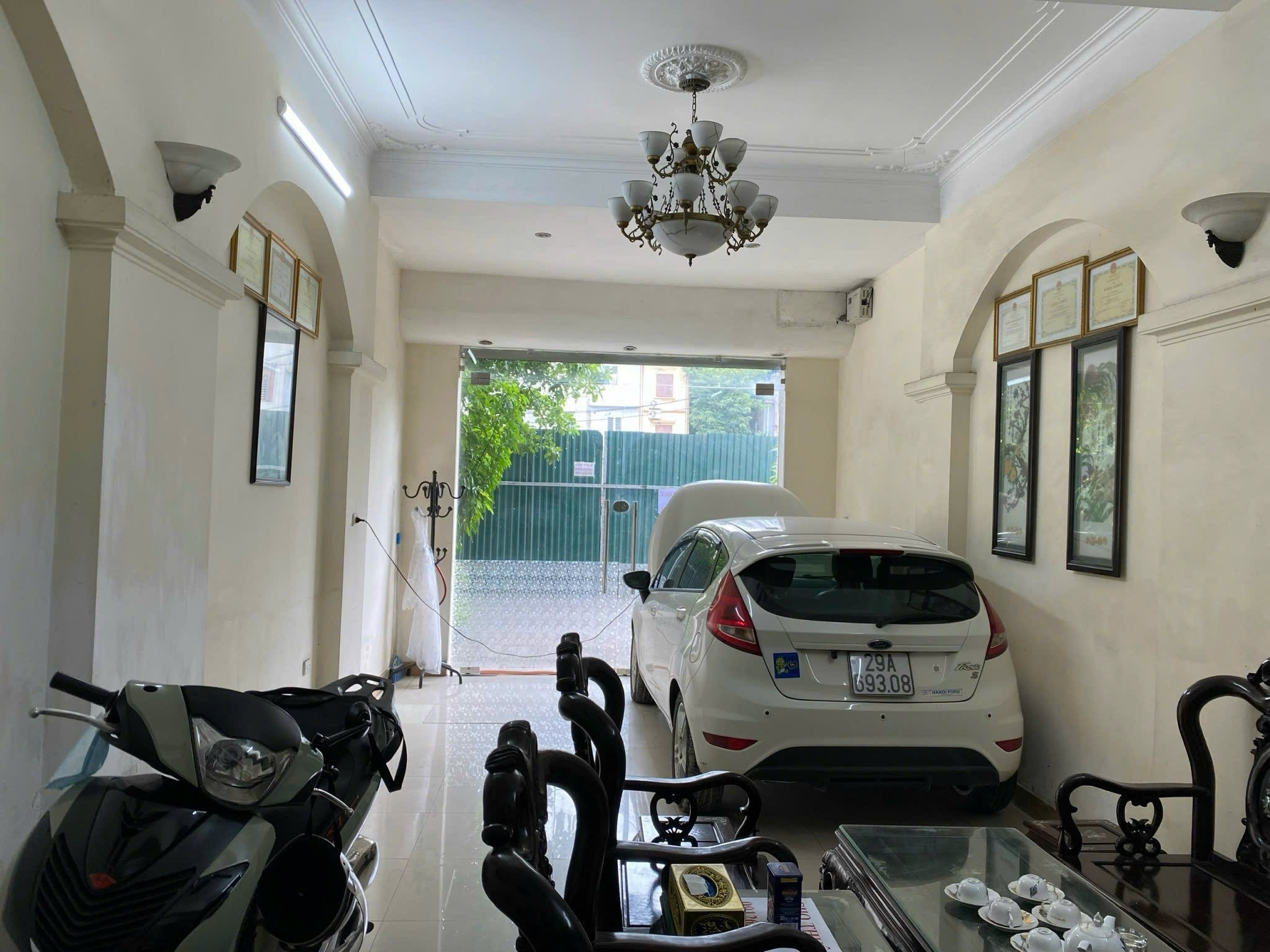 Nhà liền kề 5 tầng, trục chính, 2 ô tô vào thoải mái, xung quanh nhiều công ty, bãi xe, đại học Mở