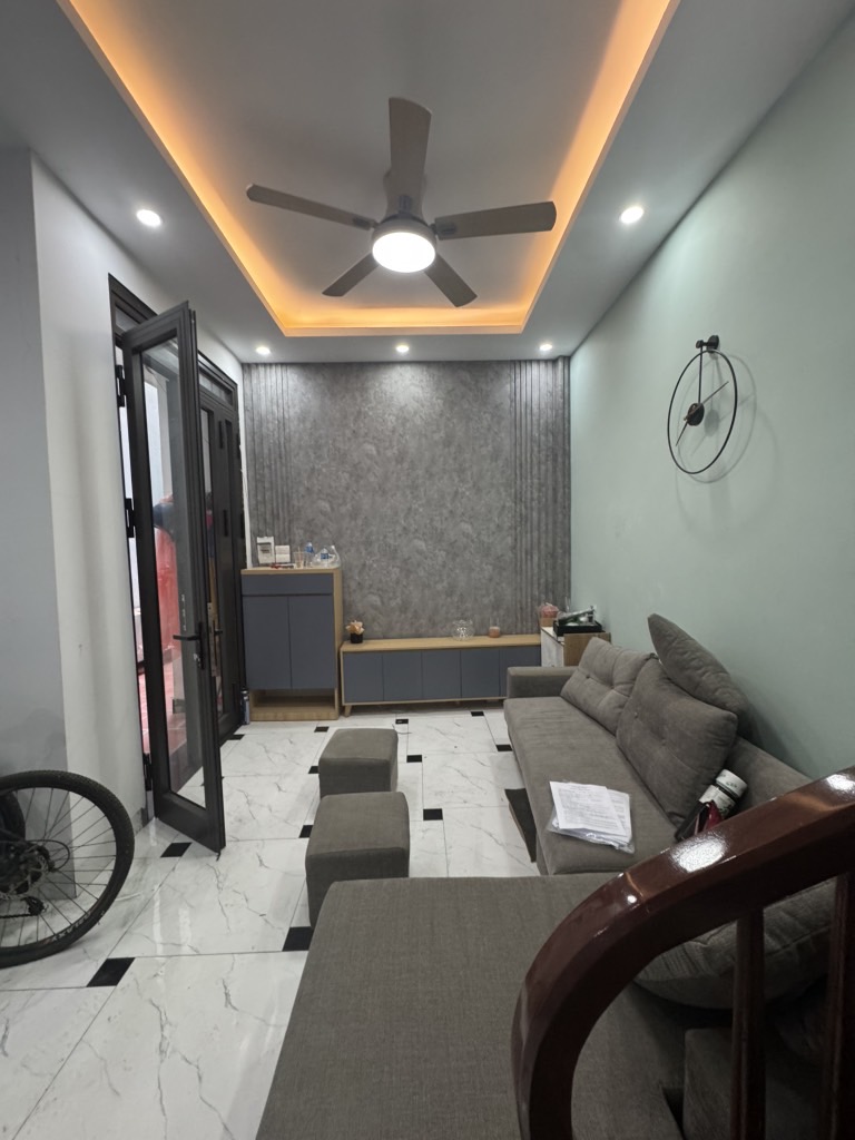 Bán nhà Nguyễn Khang,Cầu Giấy,35m2,5 tầng,4 phòng,mặt tiền 5m