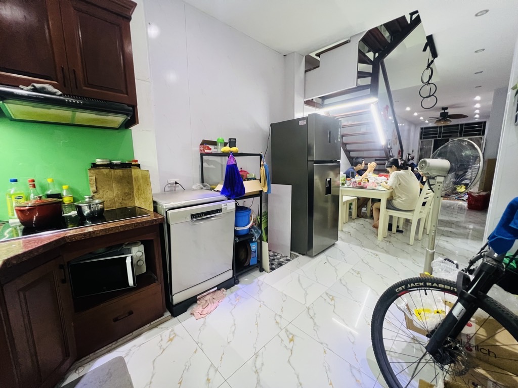 B.A.N NHÀ NGUYỄN TRÃI  34.1 M2 - 4 Tầng - Ngõ nông thẳng tắp - giá  7.5 tỷ