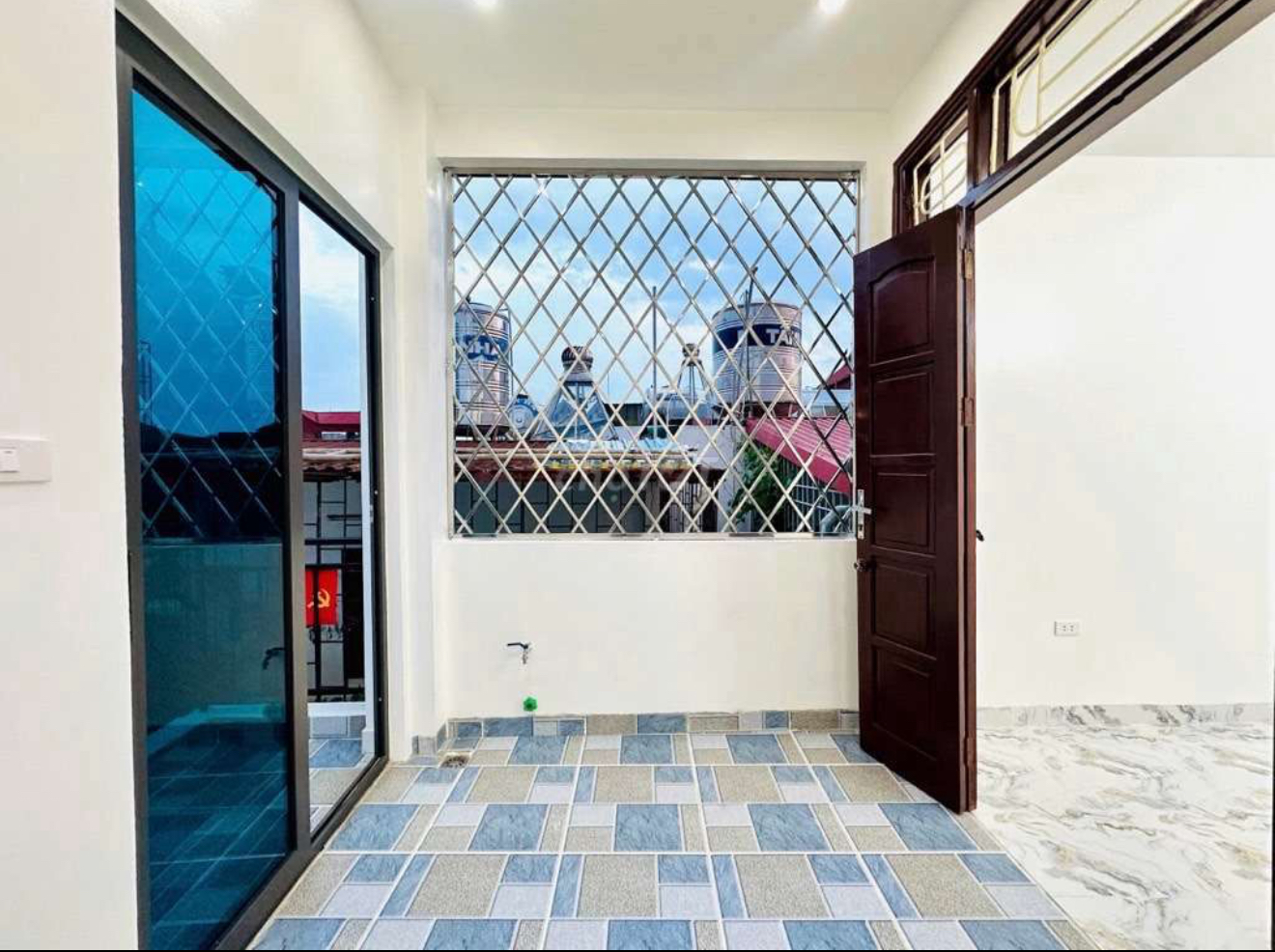 Bán nhà Hoàng Mai dân xây gần oto tránh.