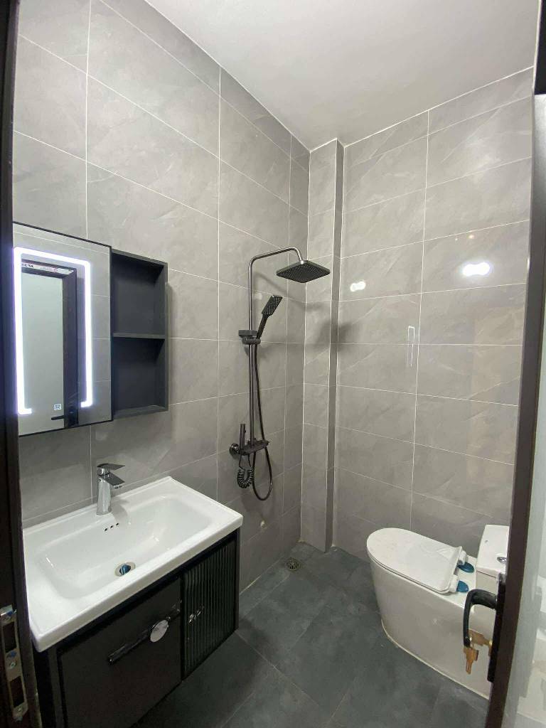 Nhà đẹp Phố Đông Thiên 30m². Oto đỗ cửa; 20m ra phố. Tiện ích xung quanh. Giá 7,45 tỷ