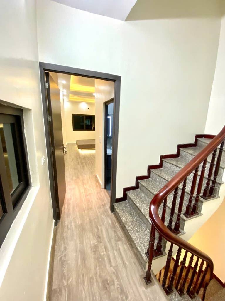 Nhà đẹp Phố Đông Thiên 30m². Oto đỗ cửa; 20m ra phố. Tiện ích xung quanh. Giá 7,45 tỷ