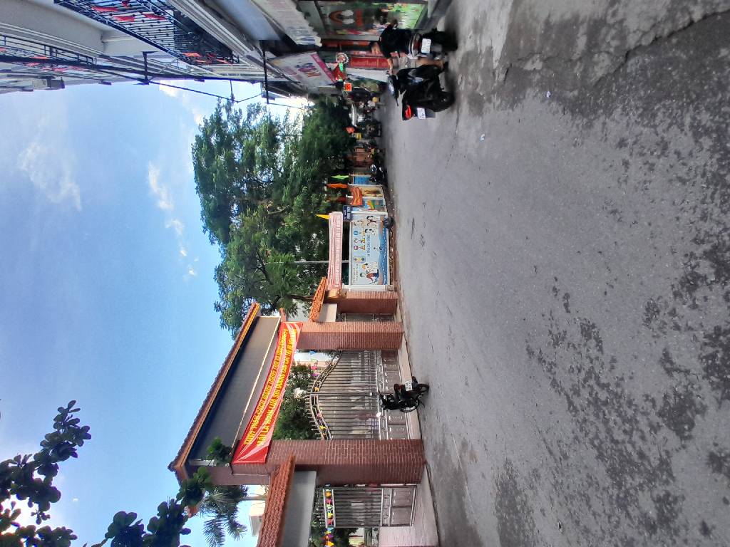 Nhà đẹp Phố Đông Thiên 30m². Oto đỗ cửa; 20m ra phố. Tiện ích xung quanh. Giá 7,45 tỷ