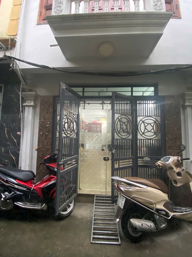 Bán nhà Phố Vĩnh Hưng dân xây 30m² 4 tầng; ba bước ra phố. Giá 7,3 tỷ