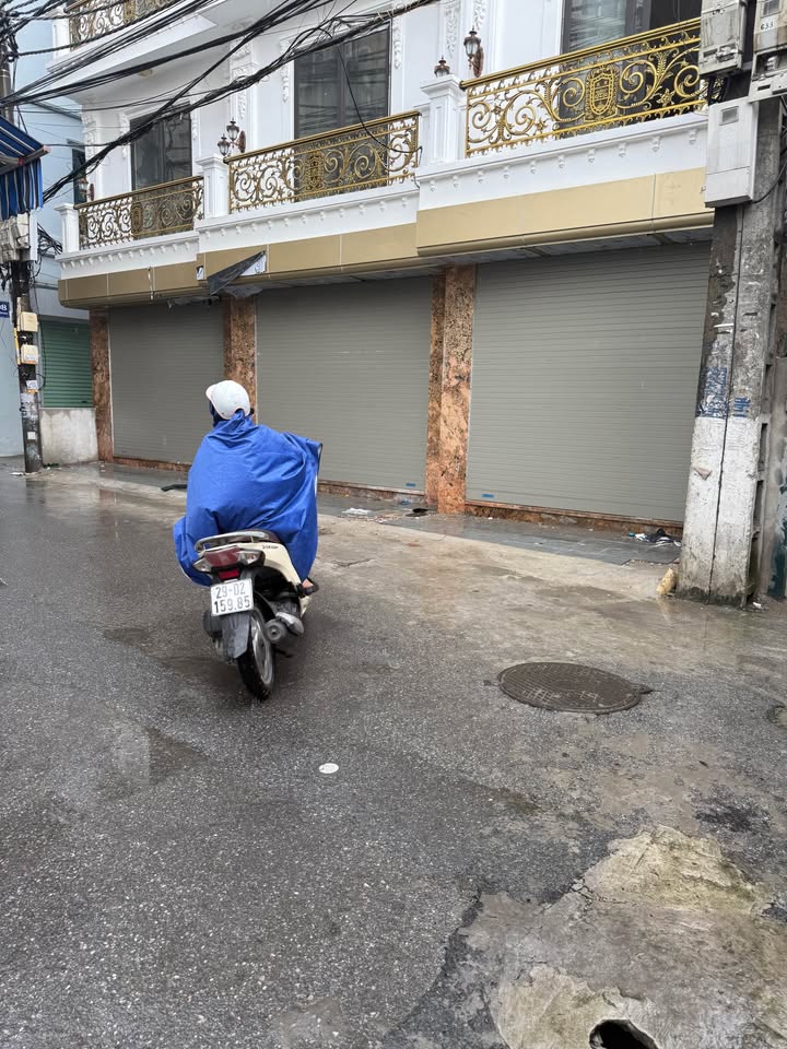 Oto đỗ cửa vào nhà khu vực Vĩnh Hưng - Hoàng Mai