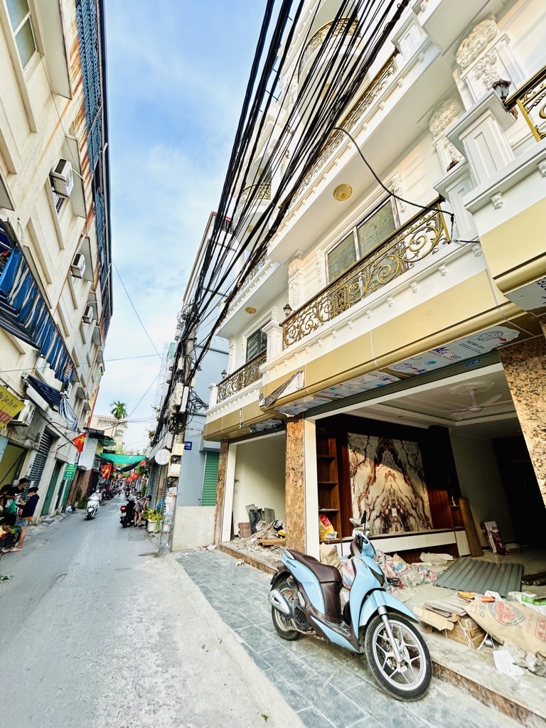 Oto đỗ cửa vào nhà khu vực Vĩnh Hưng - Hoàng Mai
