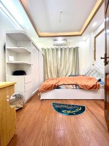 Chưa đầy 1 phút ra đường Lĩnh Nam nằm gần đầu ngõ 255 thông các ngả. 35m2 * 5 tầng. Giá 12,3 tỷ