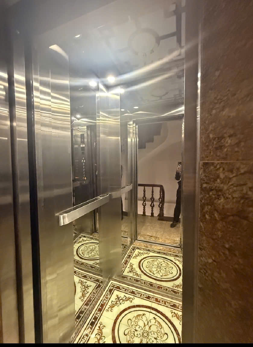 NHÀ LƯU PHÁI 5 TẦNG THANG MÁY, MT: 4M - ÔTÔ TRÁNH - VỈA HÈ - THANG MÁY -NHÀ ĐẸP - PHÂN KHÚC HIẾM.