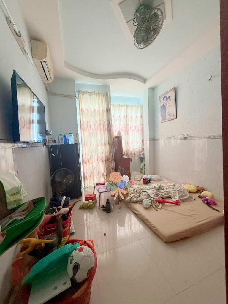 NHÀ MỄ CỐC 3 TẦNG, 4PN, SHR, VÀO Ở NGAY, NHỈNH 3 TỶ