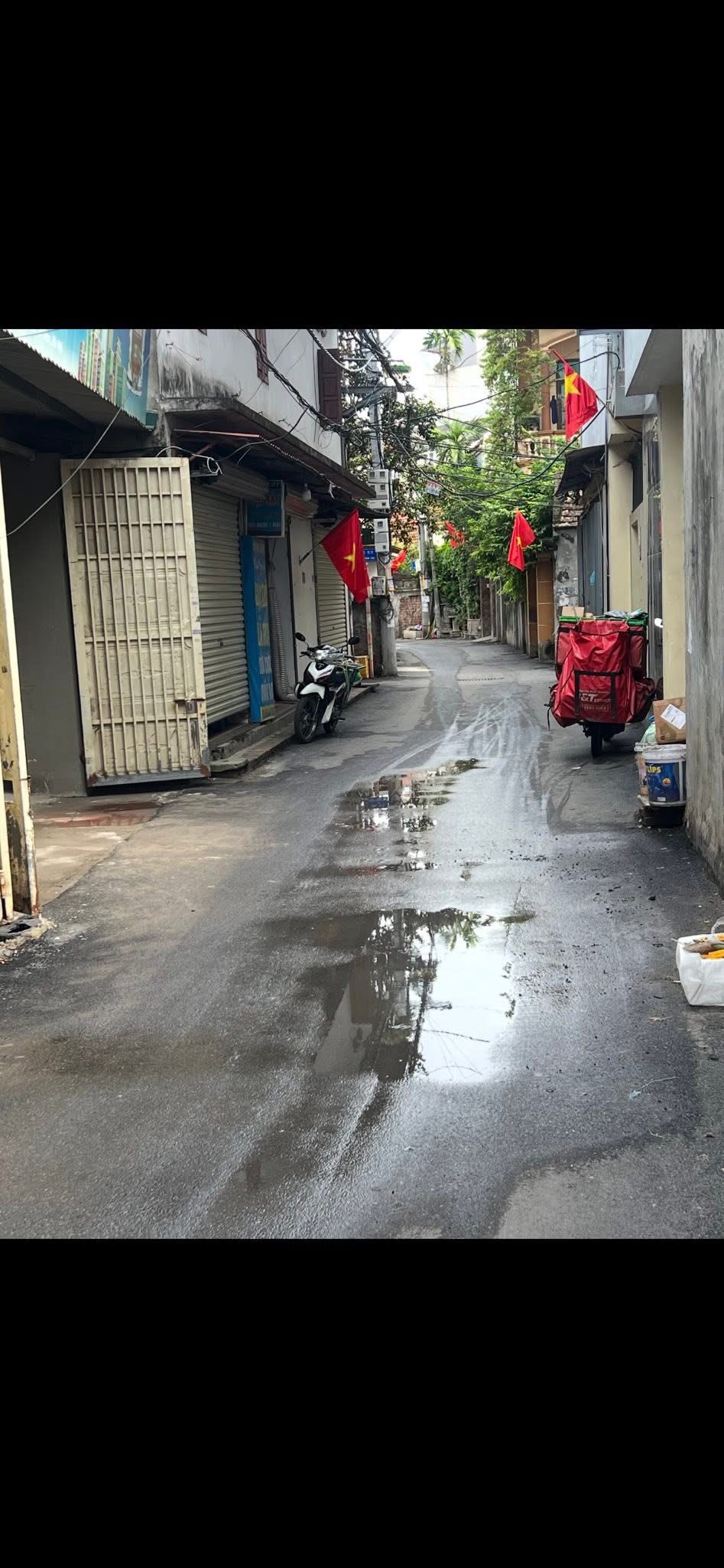 Gần khu vực sân bóng Minh Khai - Bắc Từ Liêm bán gấp nhà DT 55m MT 5m giá chỉ 8 Tỷ