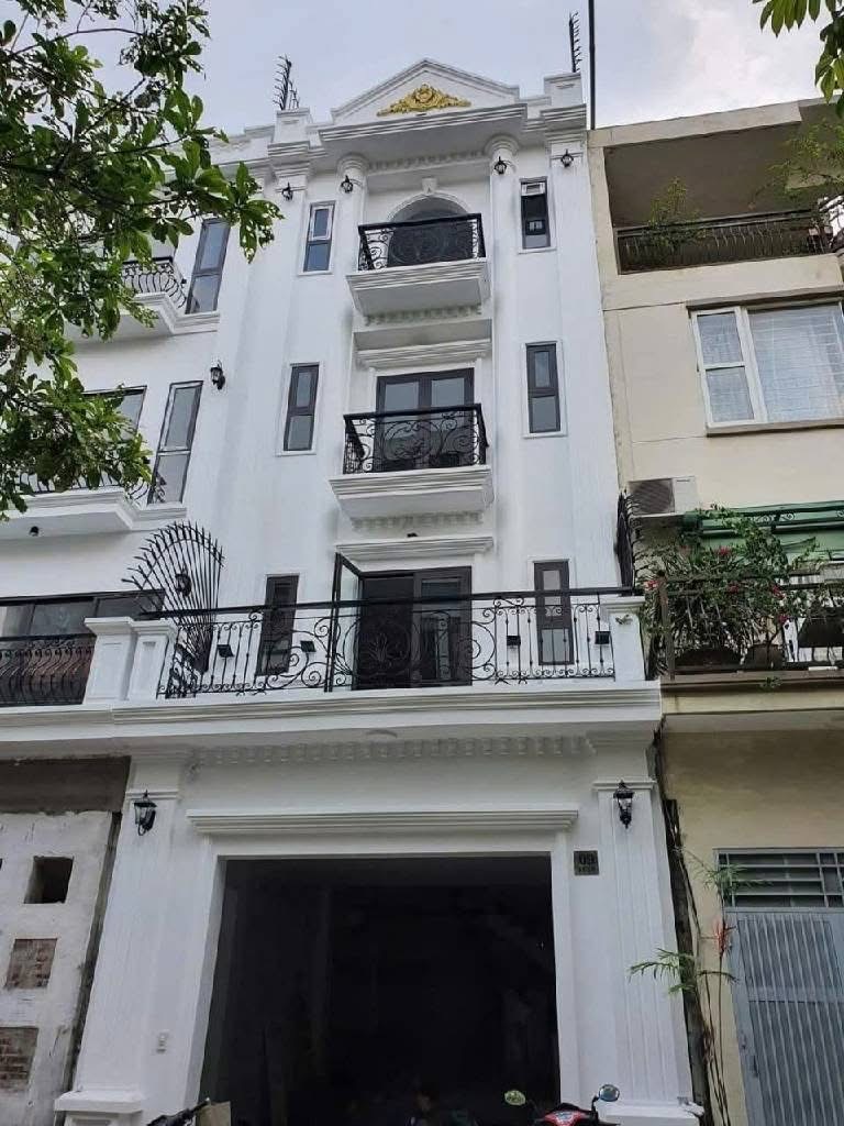 Gần khu vực sân bóng Minh Khai - Bắc Từ Liêm bán gấp nhà DT 55m MT 5m giá chỉ 8 Tỷ