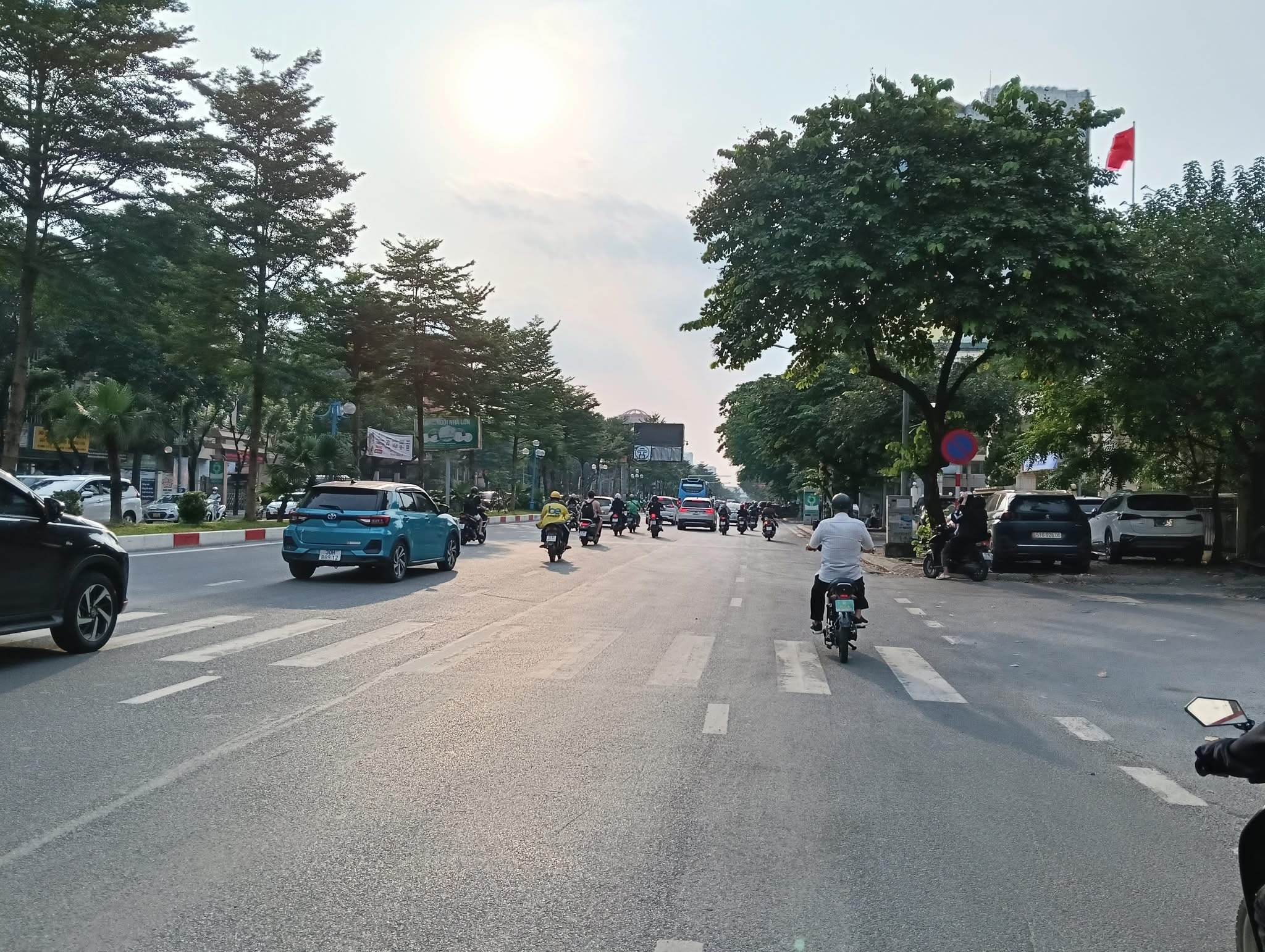 Gần khu vực sân bóng Minh Khai - Bắc Từ Liêm bán gấp nhà DT 55m MT 5m giá chỉ 8 Tỷ
