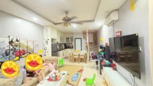 BIỆT THỰ GỖ LIM VƯỢNG KHÍ 100M- SÁT HỒ BỒ ĐỀ - THOÁNG SÁNG - TIỆN ÍCH NGẬP TRÀN - 15 TỶ - NỘI THẤT XỊN SÒ VỊ TRÍ : 0, LONG BIÊN, LONG BIÊN, HÀ NỘI