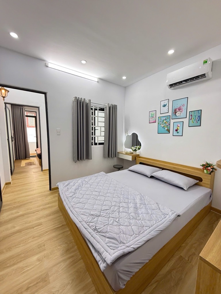 SIÊU PHẨM TÂN BÌNH - HXH ĐỔ CỬA - 32 M2 - 2 TẦNG - NHÀ MỚI TINH - TẶNG FULL NỘI THẤT -  SỔ VUÔNG A4