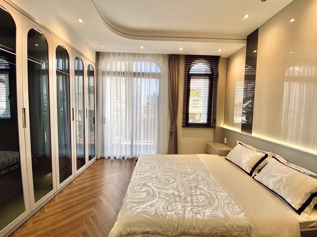 NHÀ MỚI 5 TẦNG, GARA Ô TÔ, FULL NỘI THẤT, HẺM Ô TÔ NHỰA THÔNG – PHAN HUY ÍCH, TÂN BÌNH