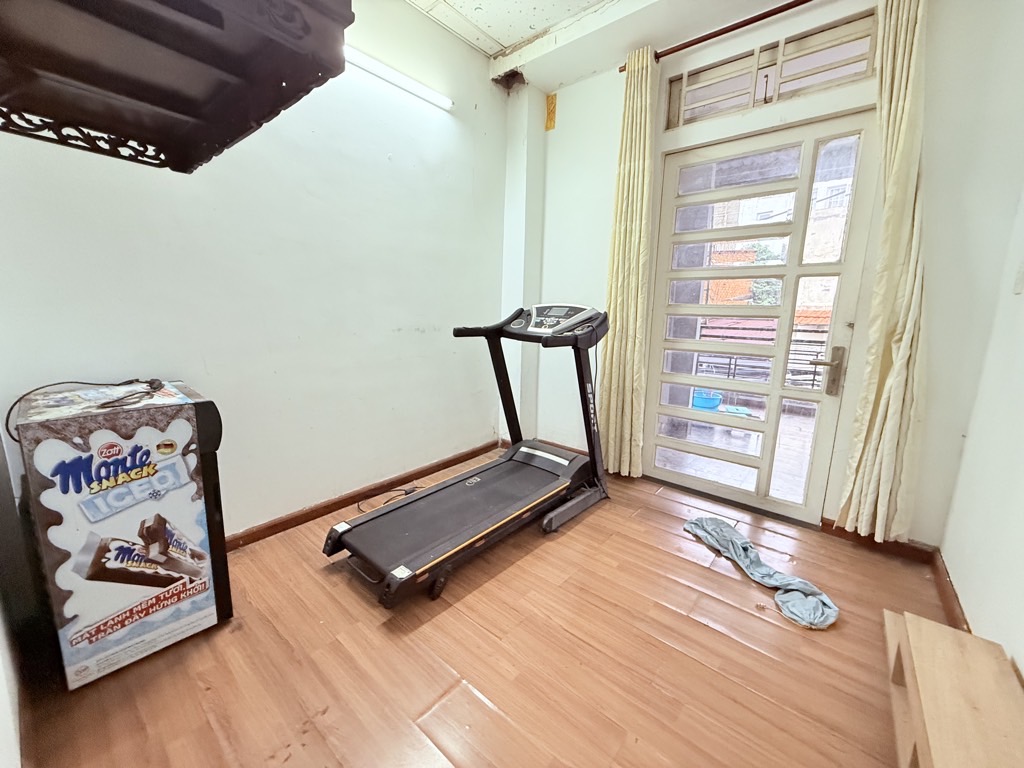 5.7 TỶ - NGUYỄN SỸ SÁCH - HẺM NHƯ MẶT TIỀN - OTO VÀO NHÀ