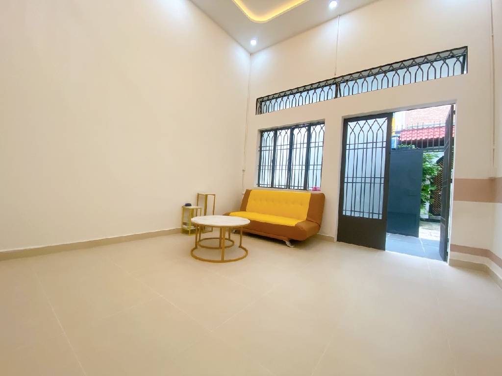 Bán Nhà Phạm Văn Bạch - Diện tích lớn : 60m2 - chỉ 5.25 TỶ