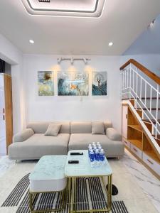 SIÊU PHẨM TÂN BÌNH - HXH ĐỔ CỬA - 32 M2 - 2 TẦNG - NHÀ MỚI TINH - TẶNG FULL NỘI THẤT - SỔ VUÔNG A4