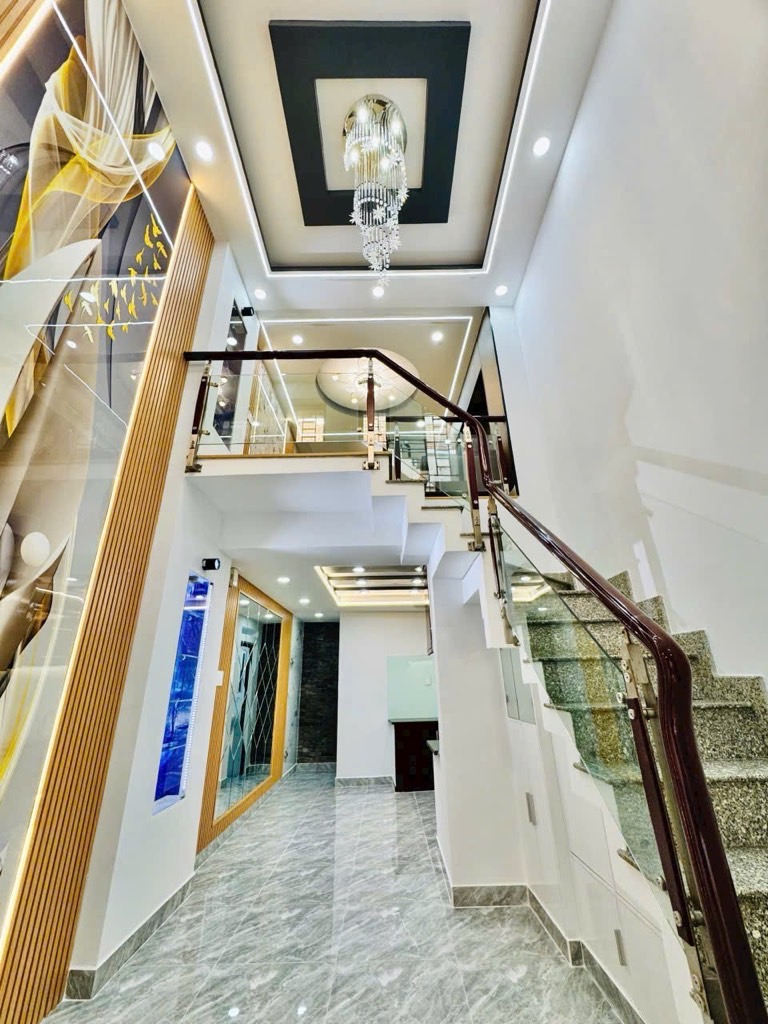 Nhà mới xây HXH 30m2 Thích Quãng Đức-5 tầng- SHR- chỉ 8.2 Tỷ