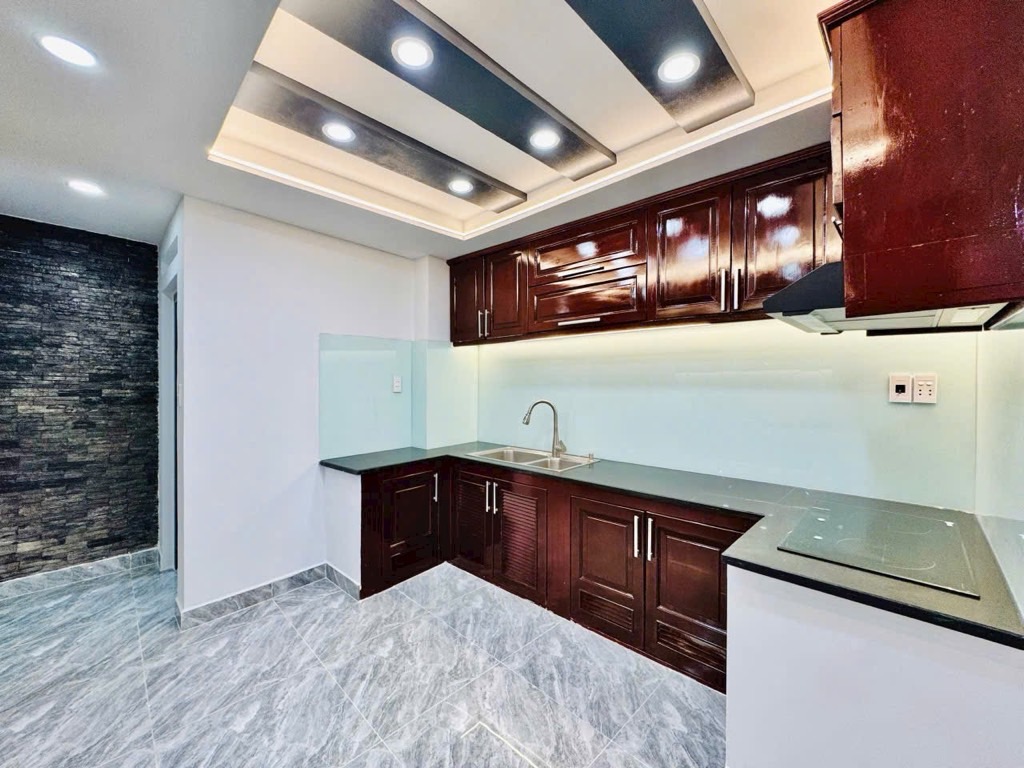 Nhà mới xây HXH 30m2 Thích Quãng Đức-5 tầng- SHR- chỉ 8.2 Tỷ