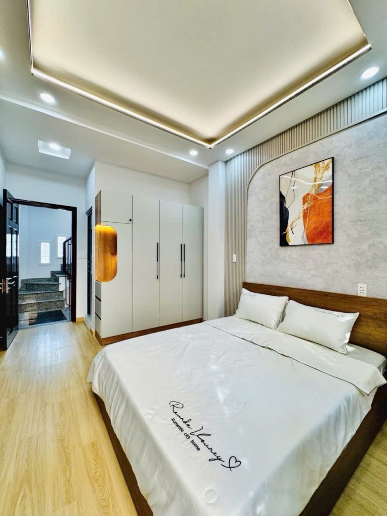 Nhà mới xây HXH 30m2 Thích Quãng Đức-5 tầng- SHR- chỉ 8.2 Tỷ