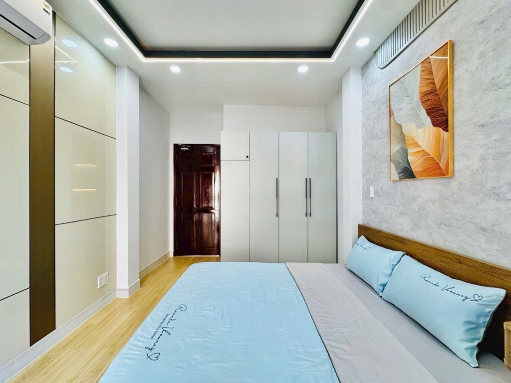 Nhà mới xây HXH 30m2 Thích Quãng Đức-5 tầng- SHR- chỉ 8.2 Tỷ
