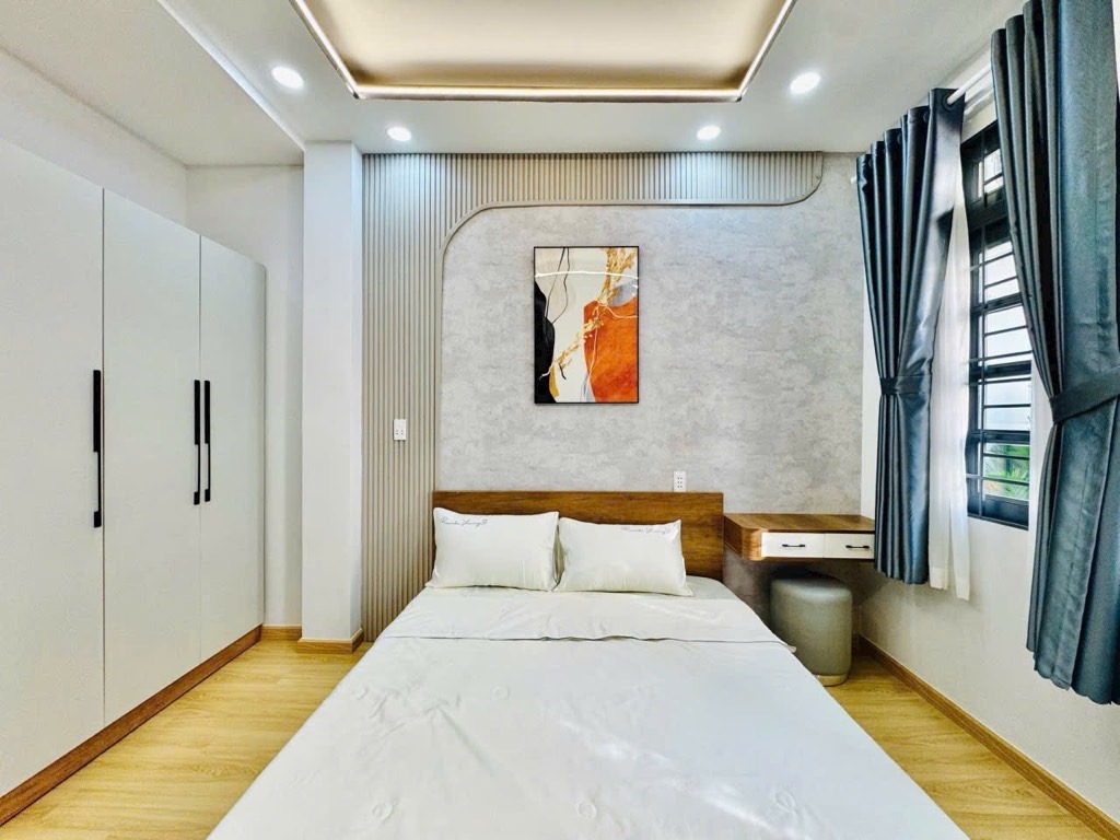 Nhà mới xây HXH 30m2 Thích Quãng Đức-5 tầng- SHR- chỉ 8.2 Tỷ