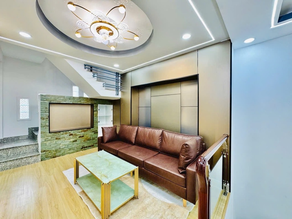 Nhà mới xây HXH 30m2 Thích Quãng Đức-5 tầng- SHR- chỉ 8.2 Tỷ