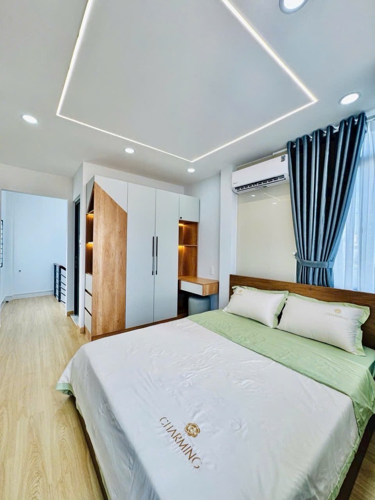 Nhà mới xây HXH 30m2 Thích Quãng Đức-5 tầng- SHR- chỉ 8.2 Tỷ