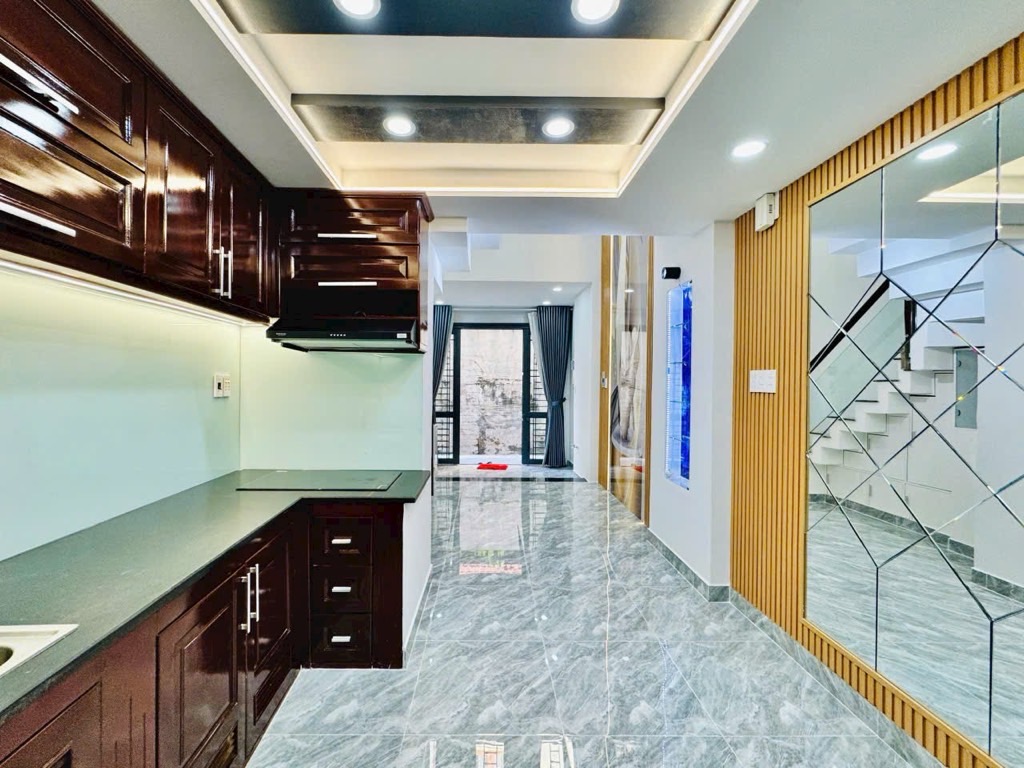 Nhà mới xây HXH 30m2 Thích Quãng Đức-5 tầng- SHR- chỉ 8.2 Tỷ
