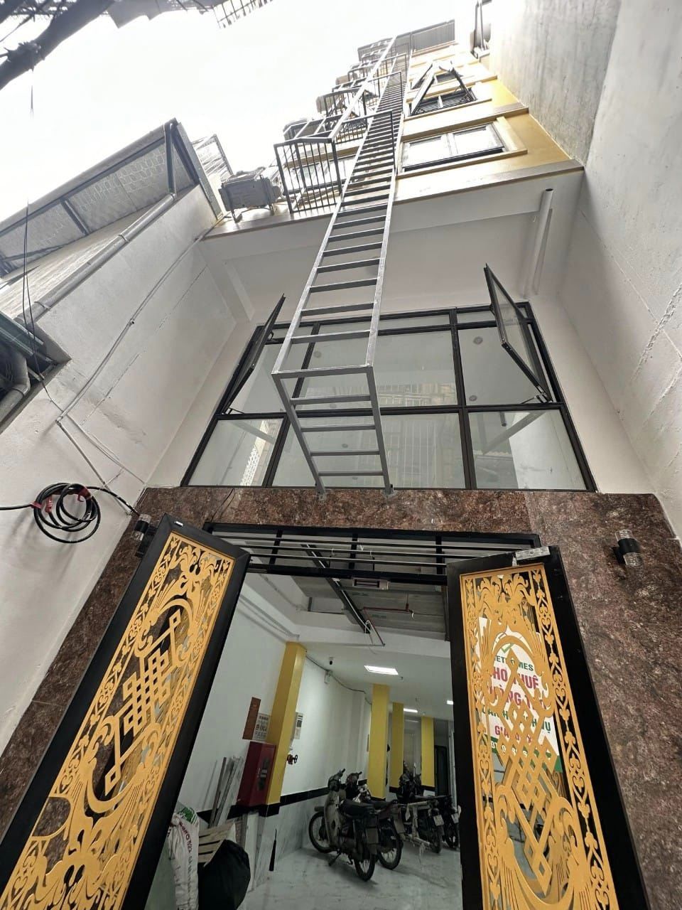Chính chủ cần bán tòa CCMN mới tinh 110m2, 9 tầng, 28 phòng, đường Lê Quang Đạo